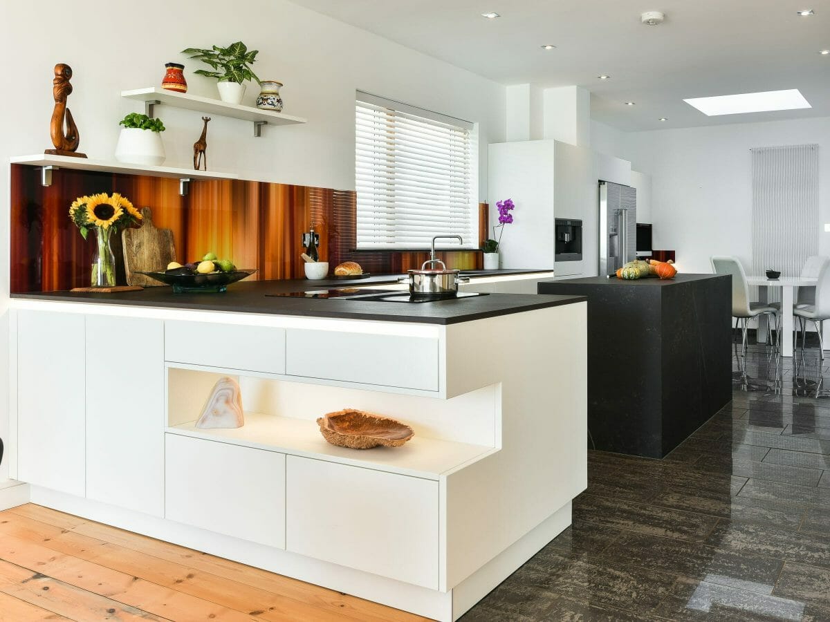 Luxury Seaside Kitchen & Stone Clad Island Luxury Seaside Kitchen & Stone Clad Island