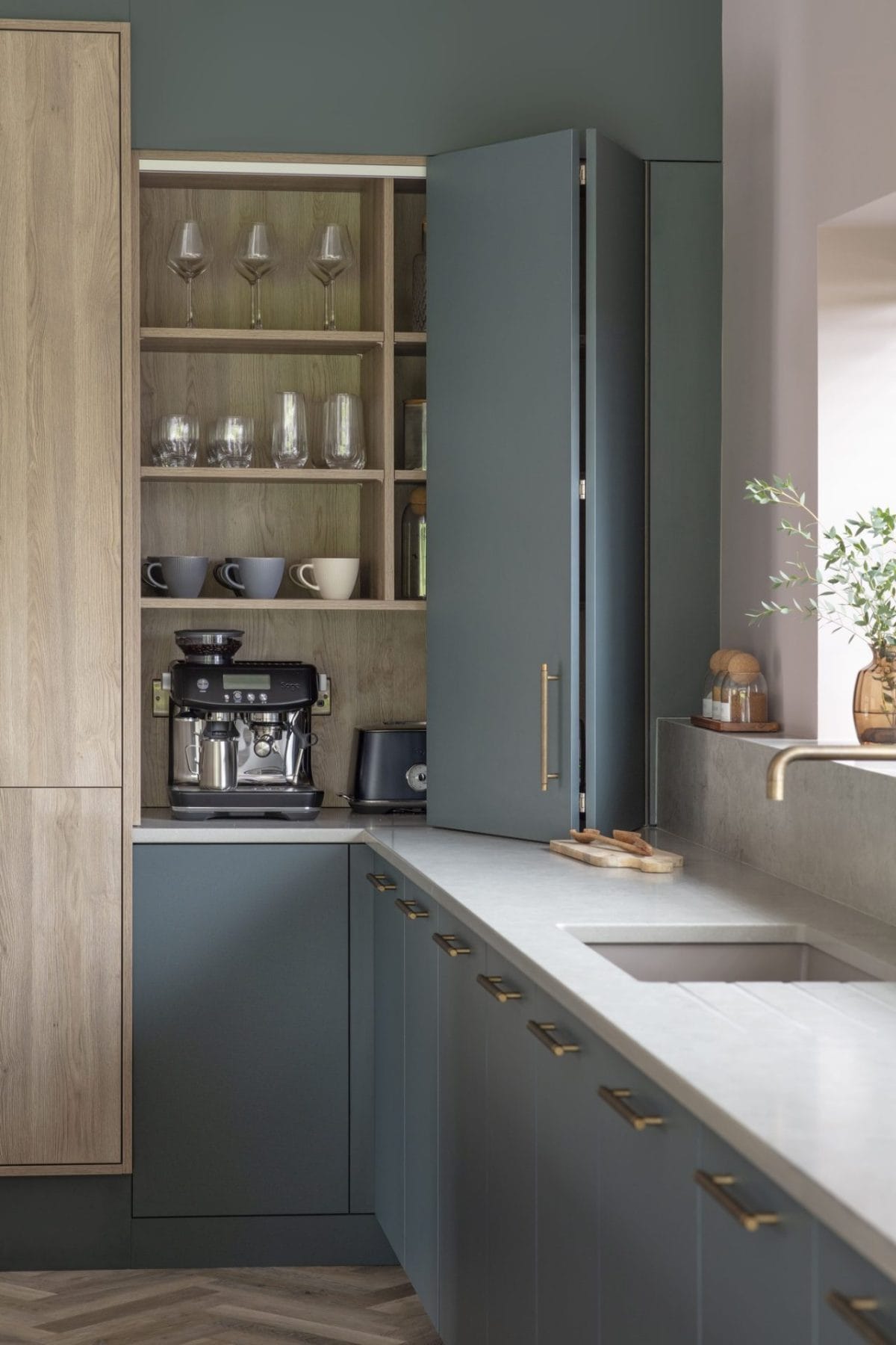 Deep Green Luxe modern kitchen Deep Green Luxe modern kitchen