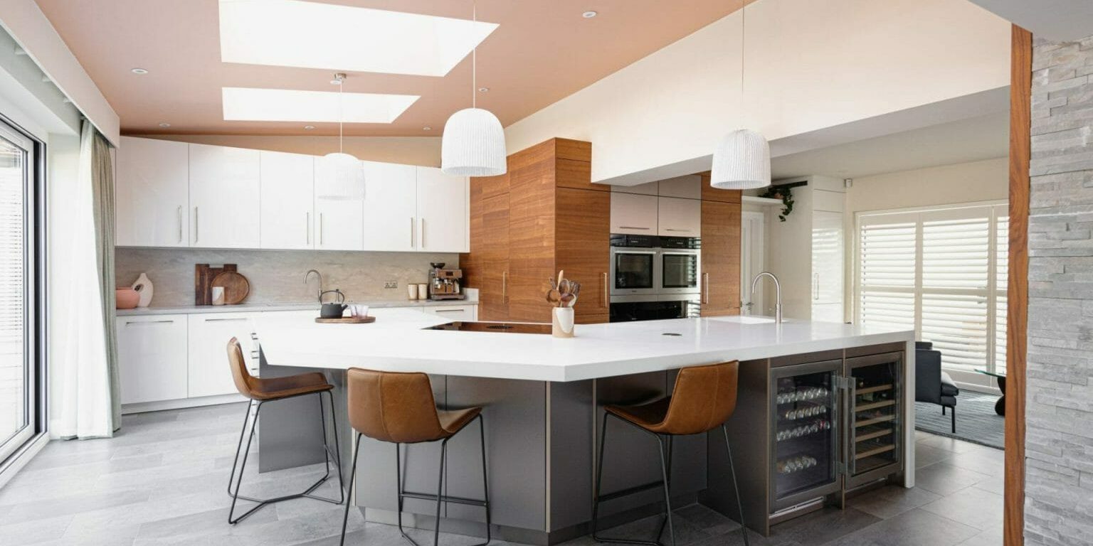 modernkitchenwithwalk-inpantry1-scaled modernkitchenwithwalk-inpantry1-scaled